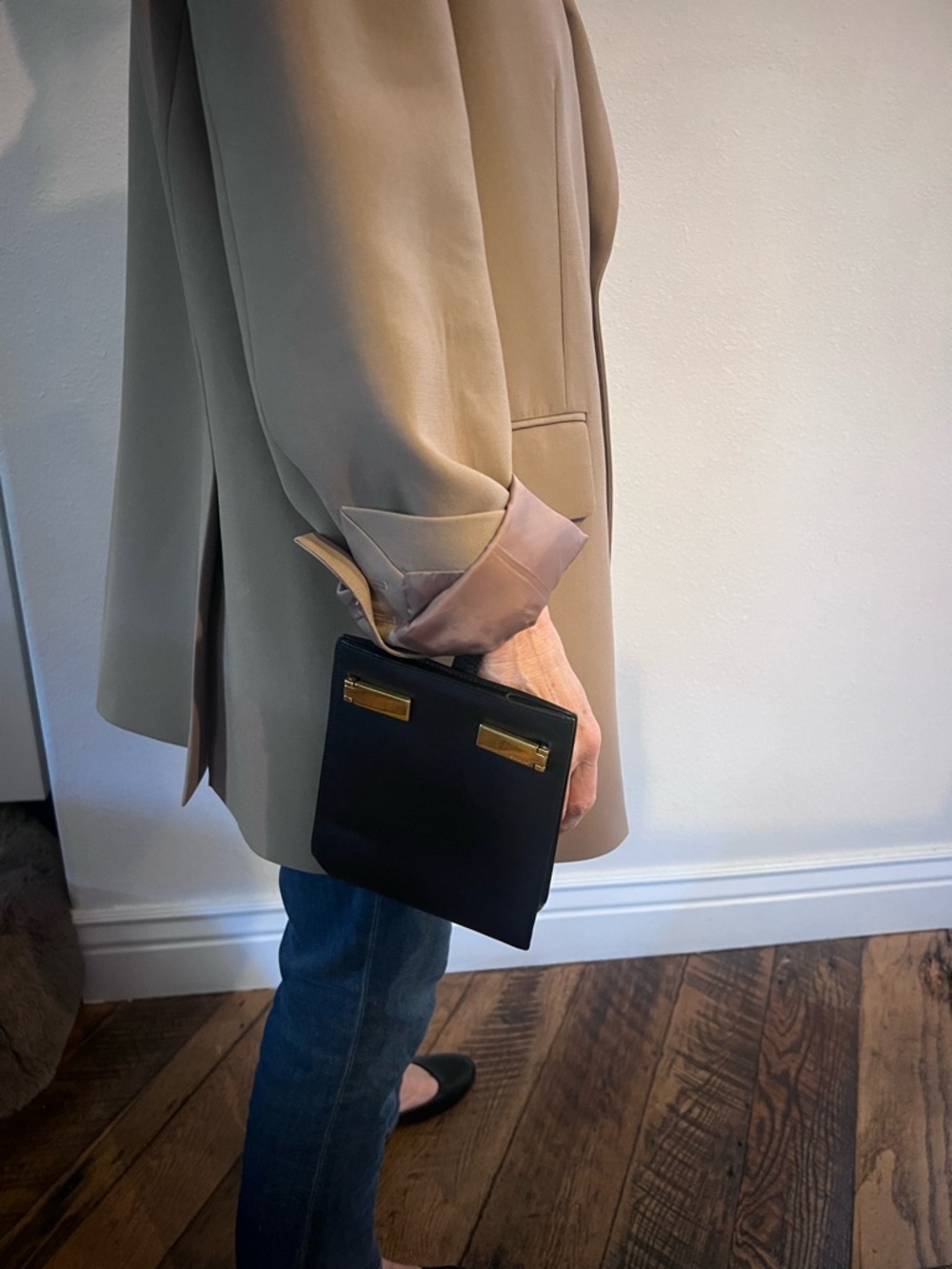 Gucci Black Leather Evening Bag with Gold Hardware and Wrist Strap AUTHENTIC - Picture 2 of 9